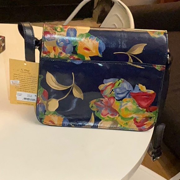 Patricia Nash Ilina Floral Crossbody Bag - Navy
Le Fleur Collection - Picture 5 of 10